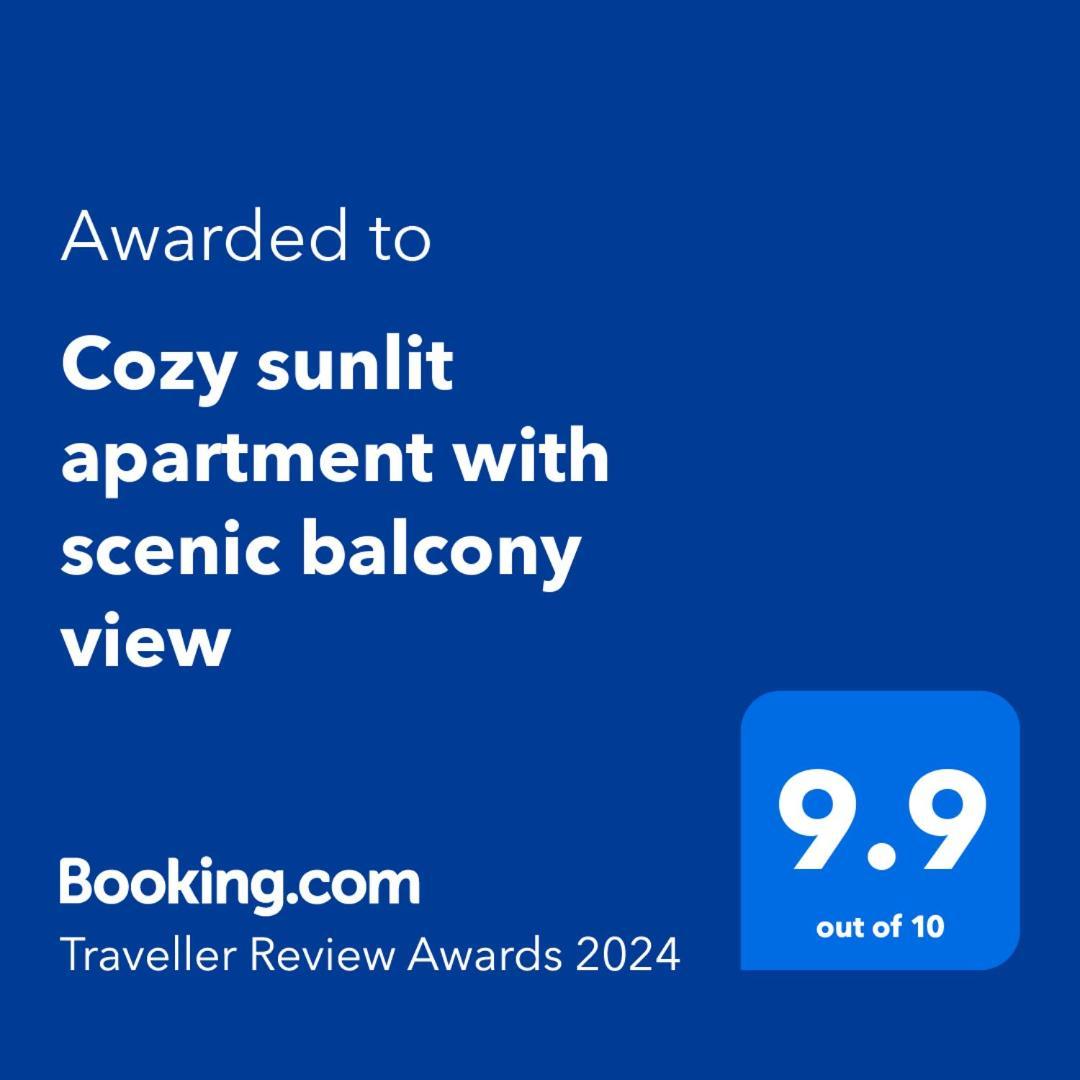 Cozy Sunlit Apartment With Scenic Balcony View Tirana Esterno foto